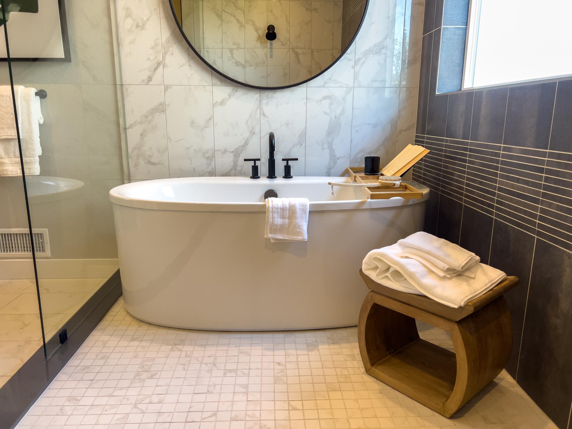 Bồn Tắm – Thiết Bị Mang Lại Không Gian Thư Giãn Cho Phòng Tắm